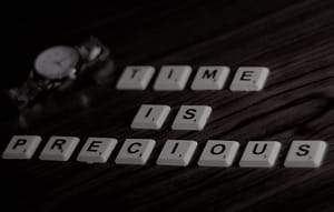 9 bra frågor du som chef kan ställa vid dina framtida medarbetarsamtal 1 20230727 bild 1 time is precious